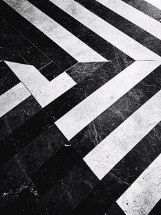 黑白条纹路面独特视角