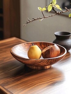 木碗盛梨的中式雅致场景