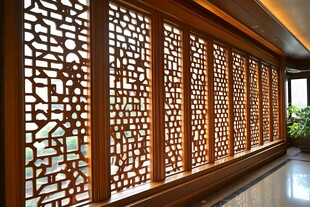 中式雕花木质隔断墙