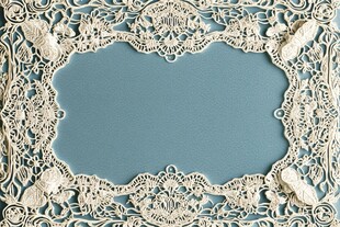 白色雕花边框的优雅背景
