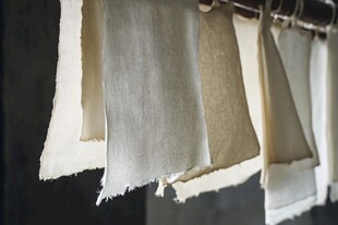 晾晒的手工布料