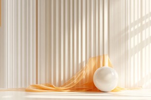 窗前柔纱与圆球静谧场景