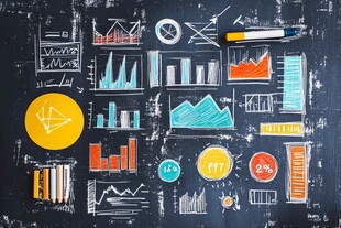 黑板上的多彩商业数据分析图