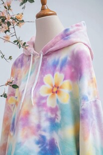 多彩扎染连帽卫衣展示