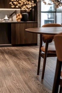 现代简约风木质餐厅一角