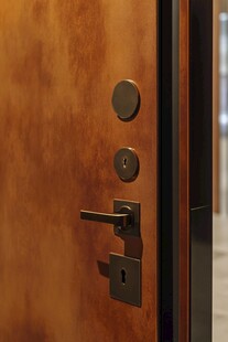 精致木门门锁细节展示