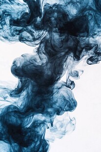 墨韵飞舞的梦幻蓝色烟雾