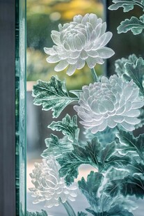 玻璃上的精美菊花浮雕