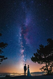 星空下的浪漫新婚剪影