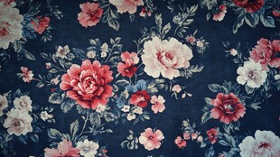 深蓝色花卉印花布料