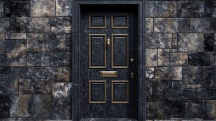 石墙中的复古黑色大门