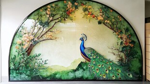 中式彩绘孔雀花卉半圆窗