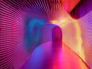 梦幻彩色灯光艺术隧道