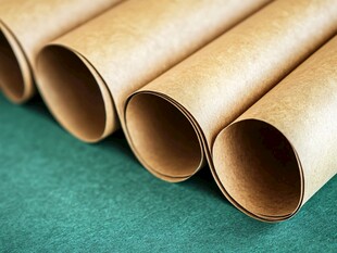 棕色纸筒整齐排列