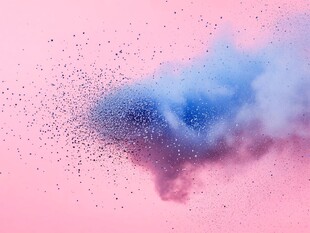 粉色背景下的梦幻彩粉飞扬