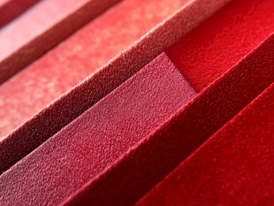 红色系绒面材质特写