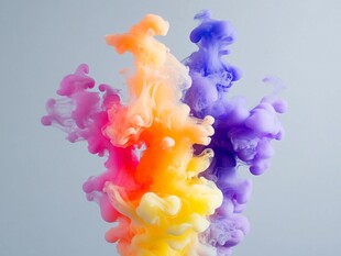 彩色墨水在水中绽放