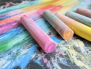 彩色粉笔绘就斑斓世界