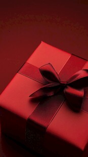 红色精美礼盒与蝴蝶结