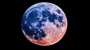 梦幻蓝色月球特写