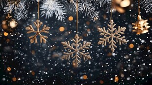 圣诞雪花装饰营造节日氛围