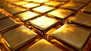 整齐排列的闪耀金块