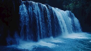 梦幻蓝调瀑布自然美景