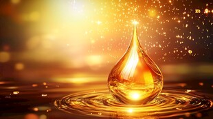 金色油滴落泛起璀璨涟漪