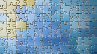 蓝色拼图 未完成的图案