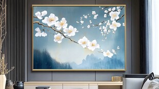 中式客厅中的玉兰花装饰画