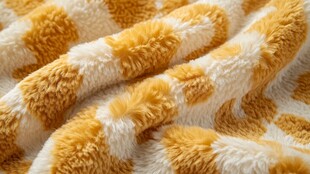 黄白相间毛绒织物纹理特写