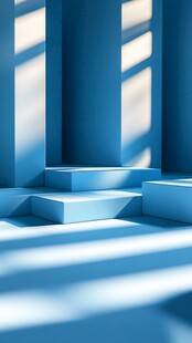 蓝色光影下的阶梯空间