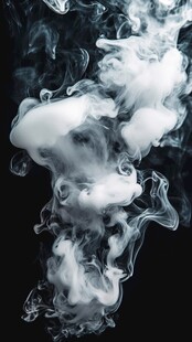 黑色背景上的梦幻白色烟雾