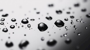 水滴特写 晶莹剔透的瞬间