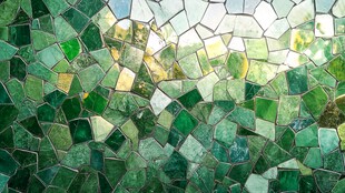 绿色碎玻璃马赛克墙面
