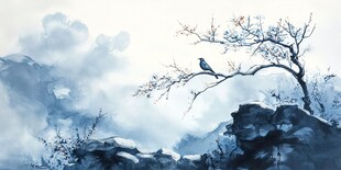水墨山水间的孤鸟栖枝