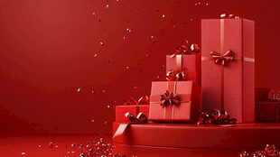 红色礼盒堆叠节日氛围感