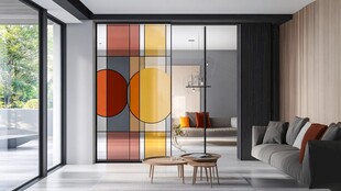 现代客厅彩色玻璃隔断设计