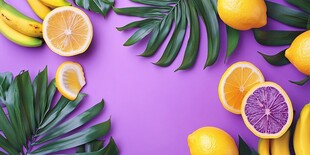 紫色背景上的柠檬与香蕉