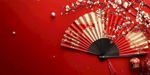 中式折扇与红梅喜庆场景