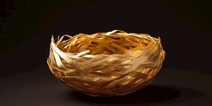 手工编织草篮 质朴自然美