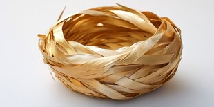 手工编织的精美草编小筐