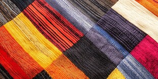 多彩拼布织物纹理特写