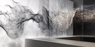 艺术装置展现流动线条之美