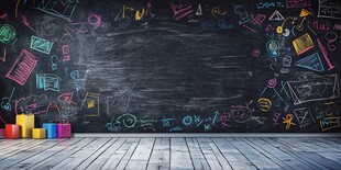 多彩黑板墙下的创意空间