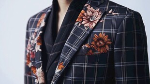 格纹印花西装精致细节