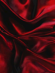 红色绸缎的优雅褶皱纹理