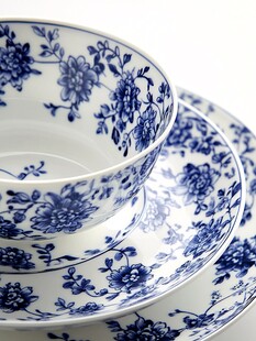青花花卉纹瓷碗盘组合