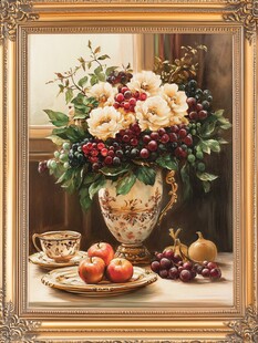 古典花瓶中的花卉与水果