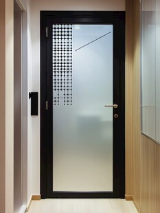 现代简约风格入户玻璃门